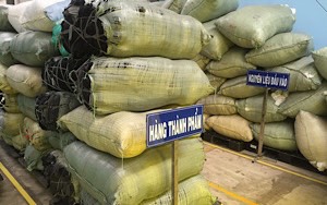 Nguyên liệu, thành phẩm đặt trên Pallet nhựa